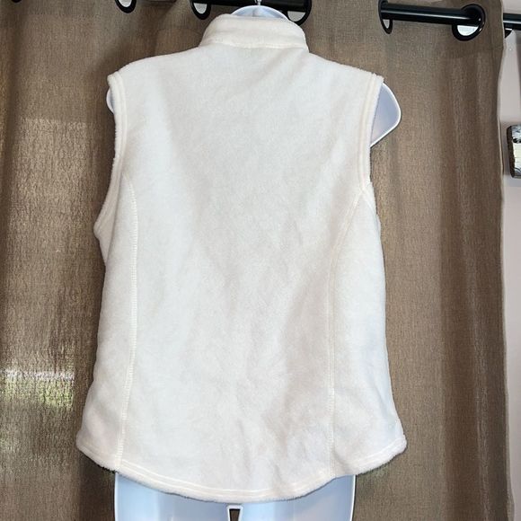 NWOT. TIPSY. White, zipper vest with front zipper pockets. LARGE. - Picture 11 of 11
